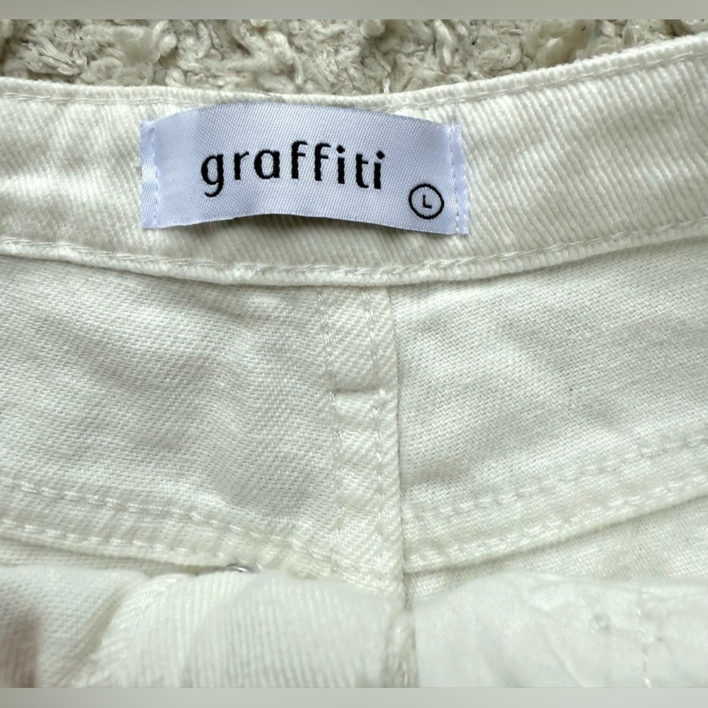 Women's graffiti Denim Shorts Size L White Distressed - Picture 2 of 5